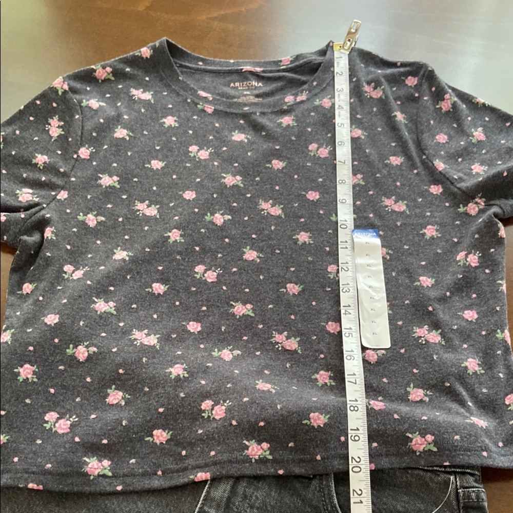 Women's Floral Print Slightly Cropped Top, size XL. Arizona Jean Company - Picture 7 of 9